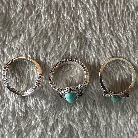 V , elongated and round Silver and Turquoise Ring Set. All sz 7. - Picture 5 of 5